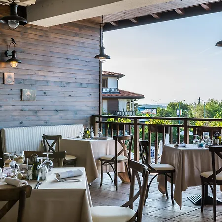 Θέρετρο Santa Marina Village 4*
