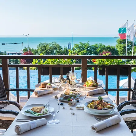 Santa Marina Village 소조폴