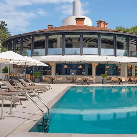 Santa Marina Village