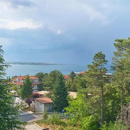 리조트 Santa Marina Village 소조폴