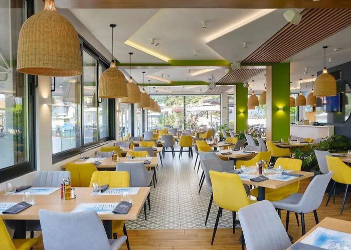 리조트 Santa Marina Village 4*