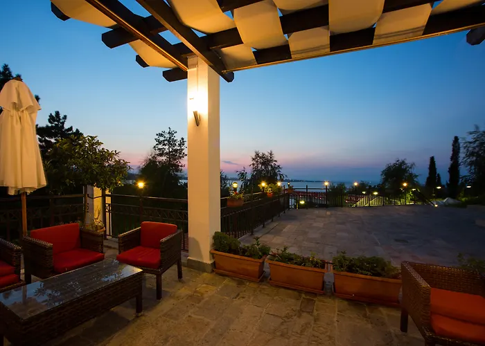 Santa Marina Village אתר נופש 4*