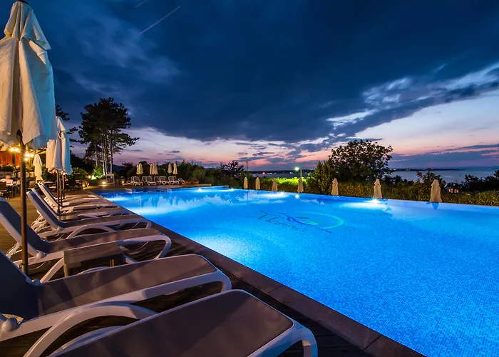 אתר נופש Santa Marina Village סוזופול