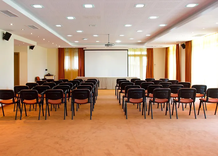 אתר נופש Santa Marina Village 4*